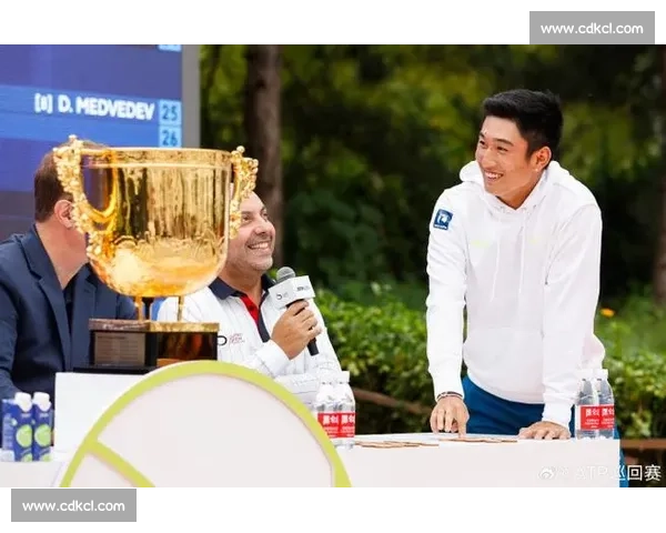 辛纳阿卡稳居前二 商竣程小布坚守前百